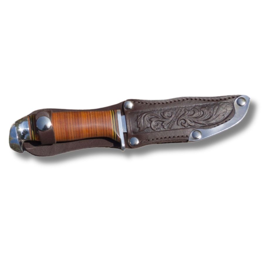 Iisakki Järvenpää Kolkka Scout Knife – robust spejderkniv med træskaft og skarp stålklinge.